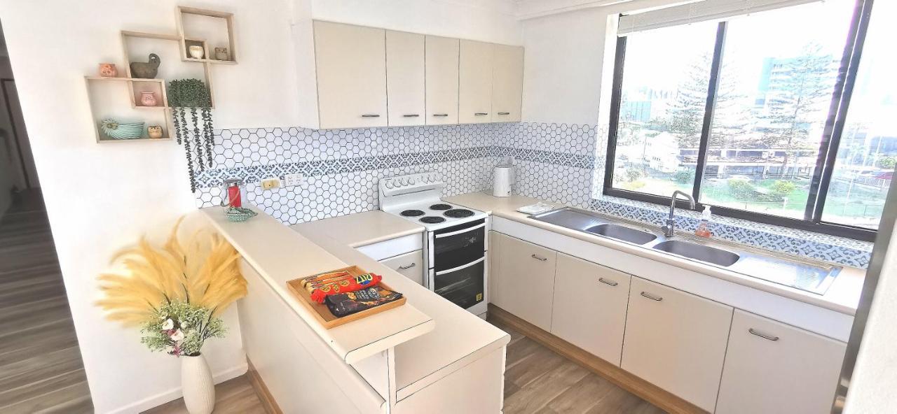 Beachside Apartment In The Heart Of Surfers Paradise - Free Parking Gold Coast Luaran gambar